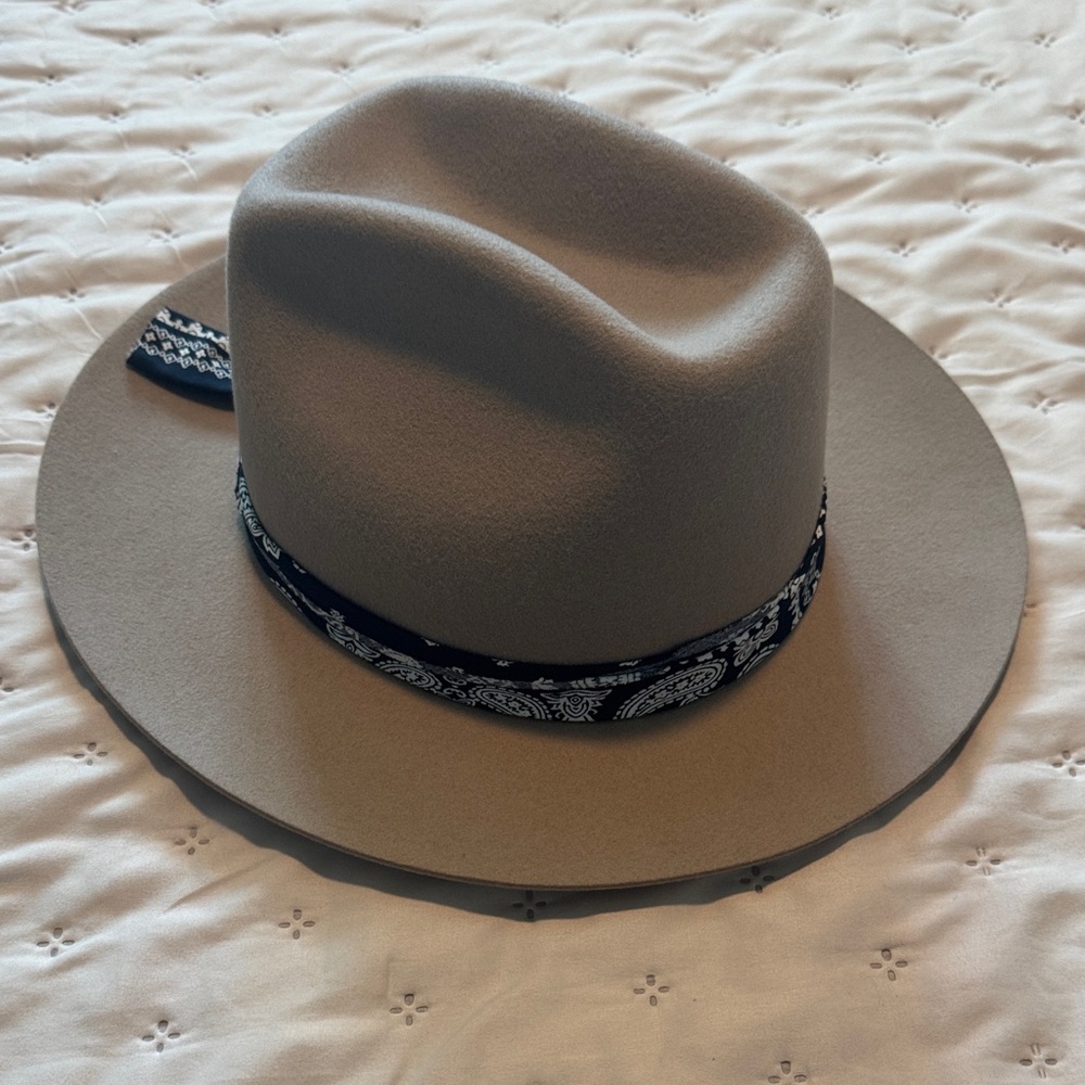 Stylish Gray Wool Women's Hat with Bandana Accent.  Size M.